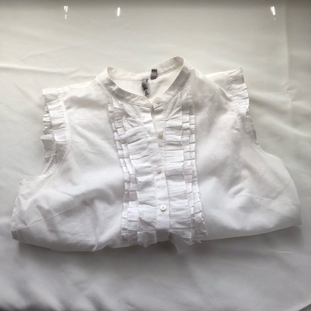 XS CASLON ruffle front blouse